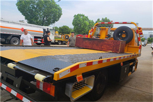 云岗附近拖车电话号码服务